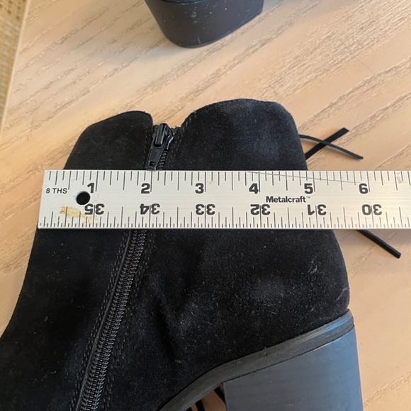 Black Suede Fringe Ankle Bootie Size 8.5 by Kenneth Cole Reation - Picture 2 of 15